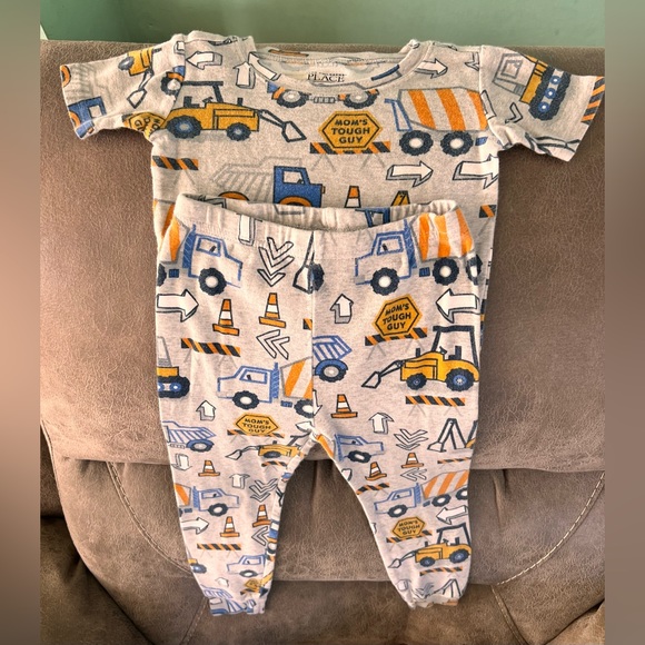 Boys size 3T The Children’s Place construction vehicle 2-piece pajama set - Picture 3 of 4